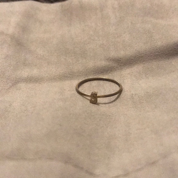 Gold S initial ring - Picture 2 of 3